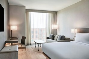 Chambre, 1 très grand lit et 1 canapé-lit | Minibar, bureau, espace de travail pour ordinateur portable