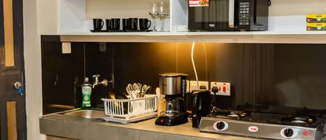 Wasserkocher mit Kaffee-/Teezubehör