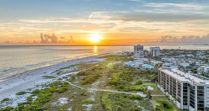 Endless Views | Walking Distance To Siesta Key Beach + Village w/ Rooftop Panoramic Views!