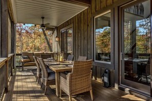 Outdoor dining - Singing Pines - Mountain Views | Hot Tub | Screened Porch | Fire Pit (Blue Ridge)