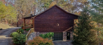 Deer Ridge - Pet Friendly | Hot Tub | Pool Table