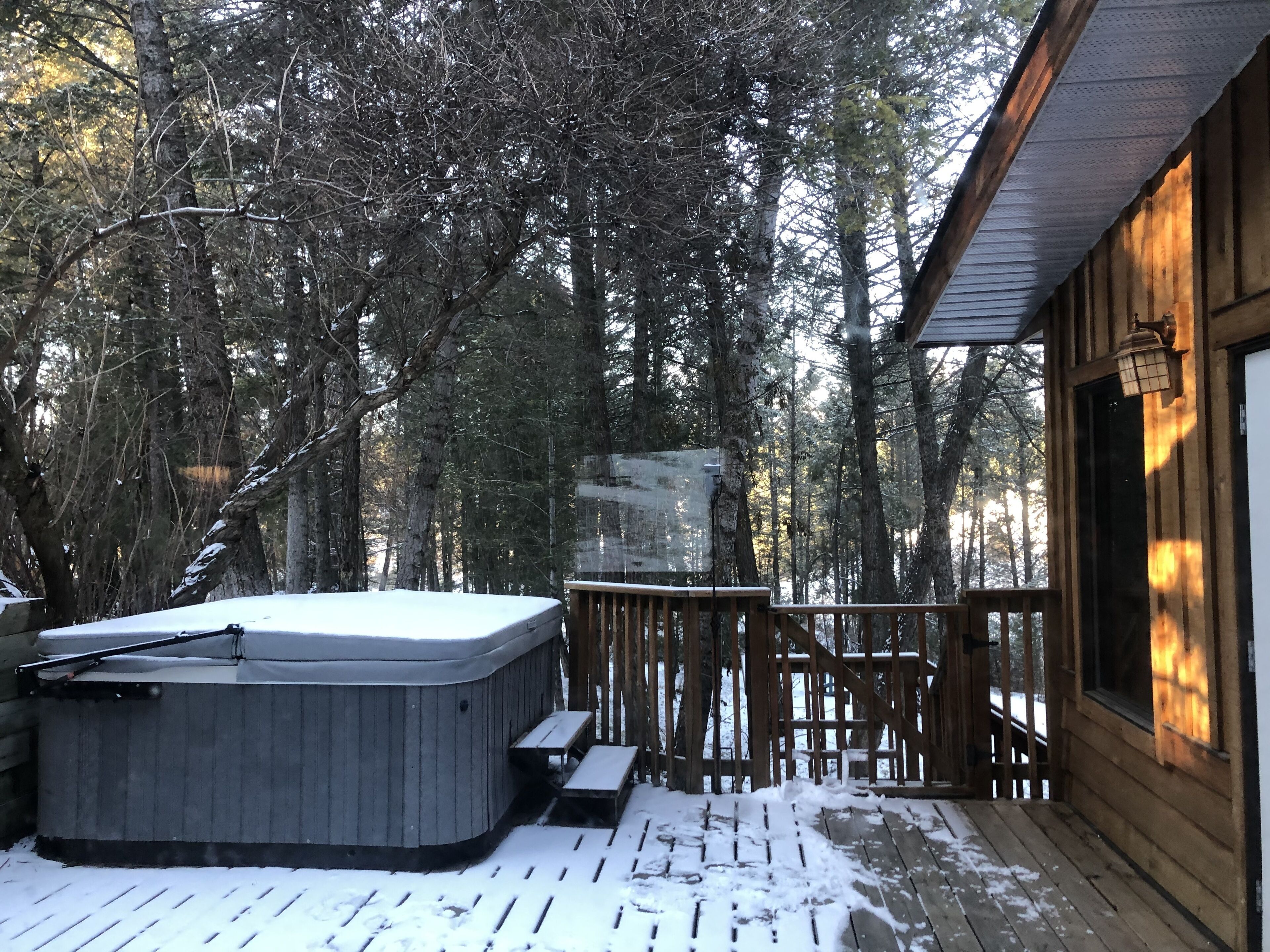Back Deck & Private Hot Tub