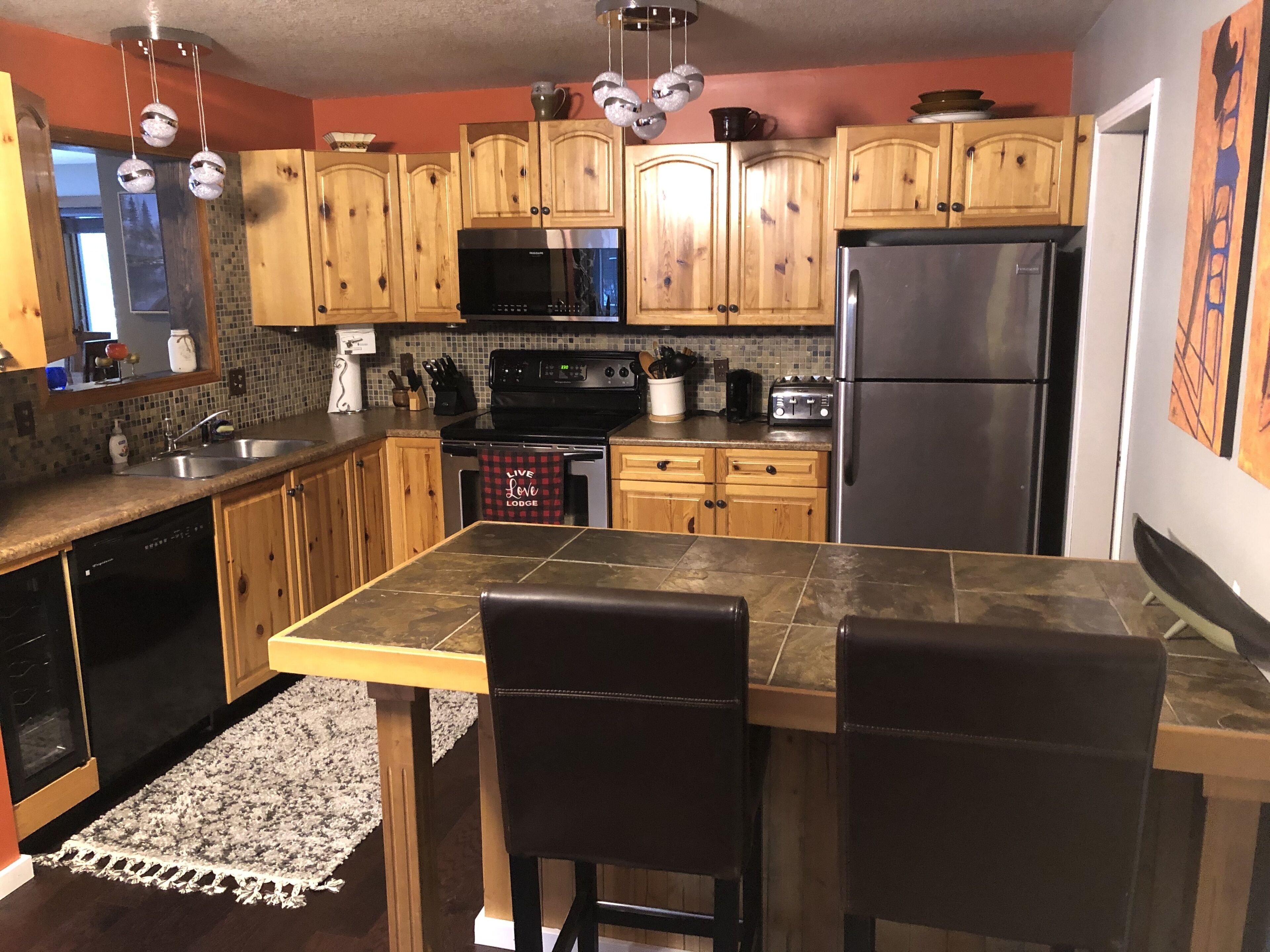 Coffee/tea maker, fridge, microwave, oven