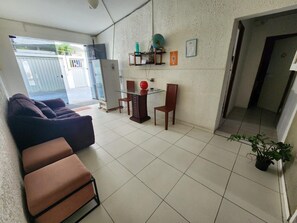 22-Zoll-Flachbildfernseher mit Digitalempfang, Fernseher