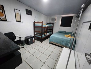 Kamar Quadruple Ekonomi | Wi-Fi gratis dan seprai linen