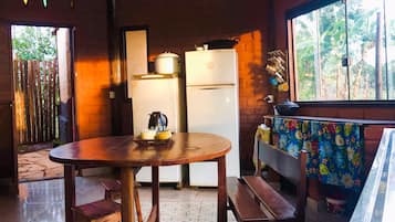 Frigorífico, horno, placa de cocina y licuadora