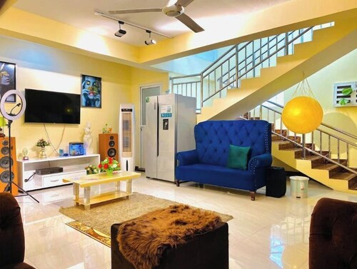 ''Unique and Private Modern Home, Entire House''
