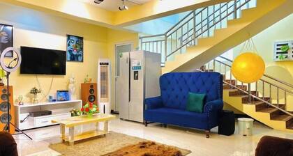 ''Unique and Private Modern Home, Entire House''