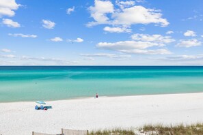 Beach nearby - Private Beach access 2 min walk, Private Pool 6 seater golf cart and bikes on 30A (Inlet Beach)