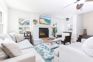 TV, fireplace
