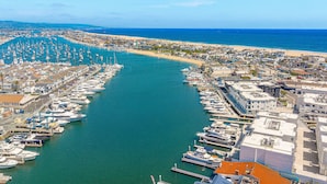 Marina - 2-Unit House | Giant Rooftop Deck! | Tons of Living Space | 1 Block to Beach! (Newport Beach)