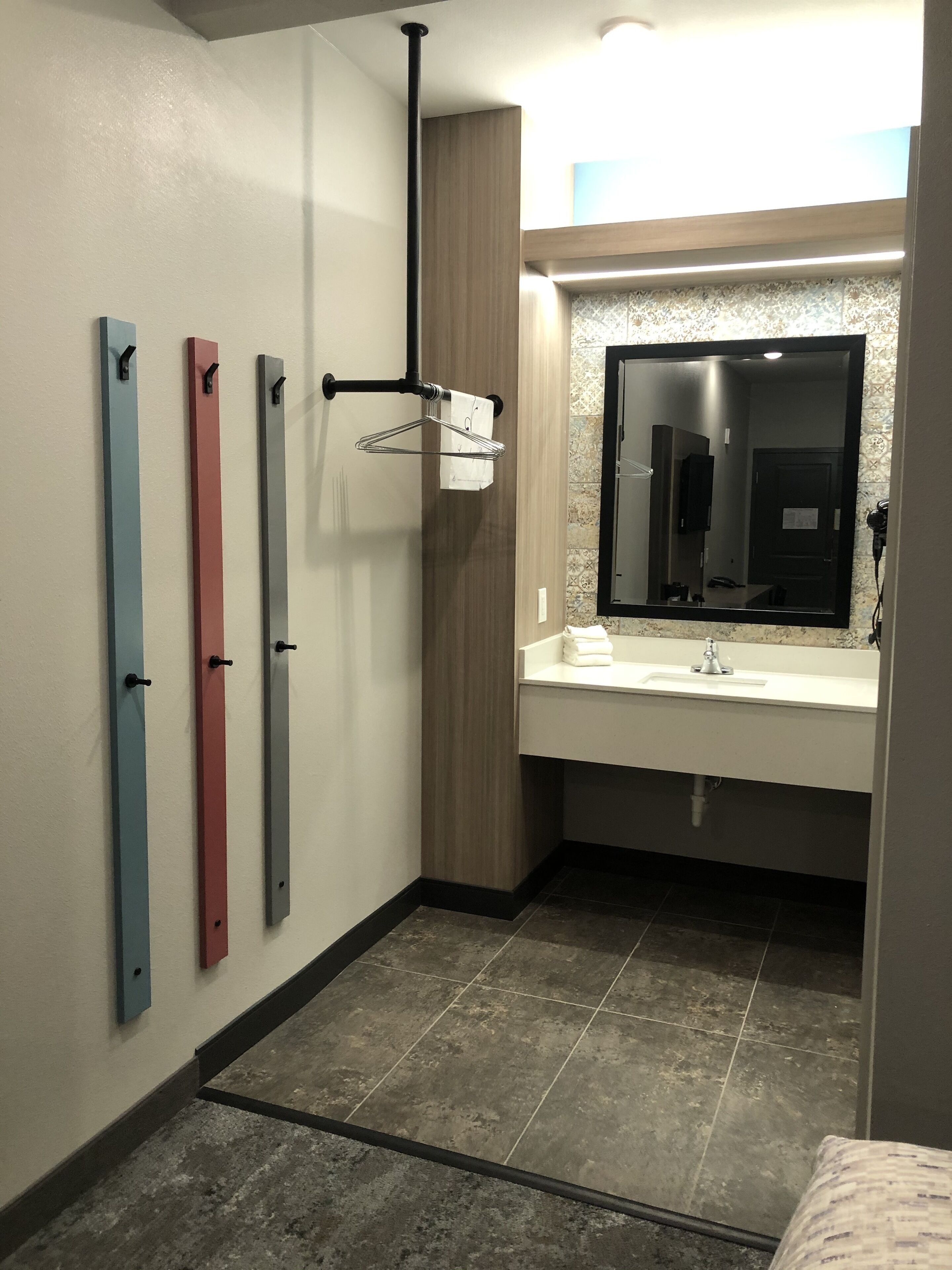 standard single room | bathroom | hair dryer, towels
