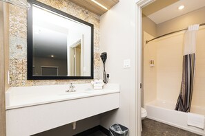 Deluxe Double Room, Non Smoking, Private Bathroom | Bathroom | Hair dryer, towels, soap, shampoo