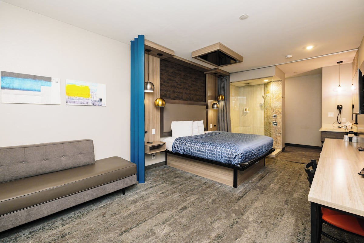 Premium bedding, down comforters, desk, laptop workspace