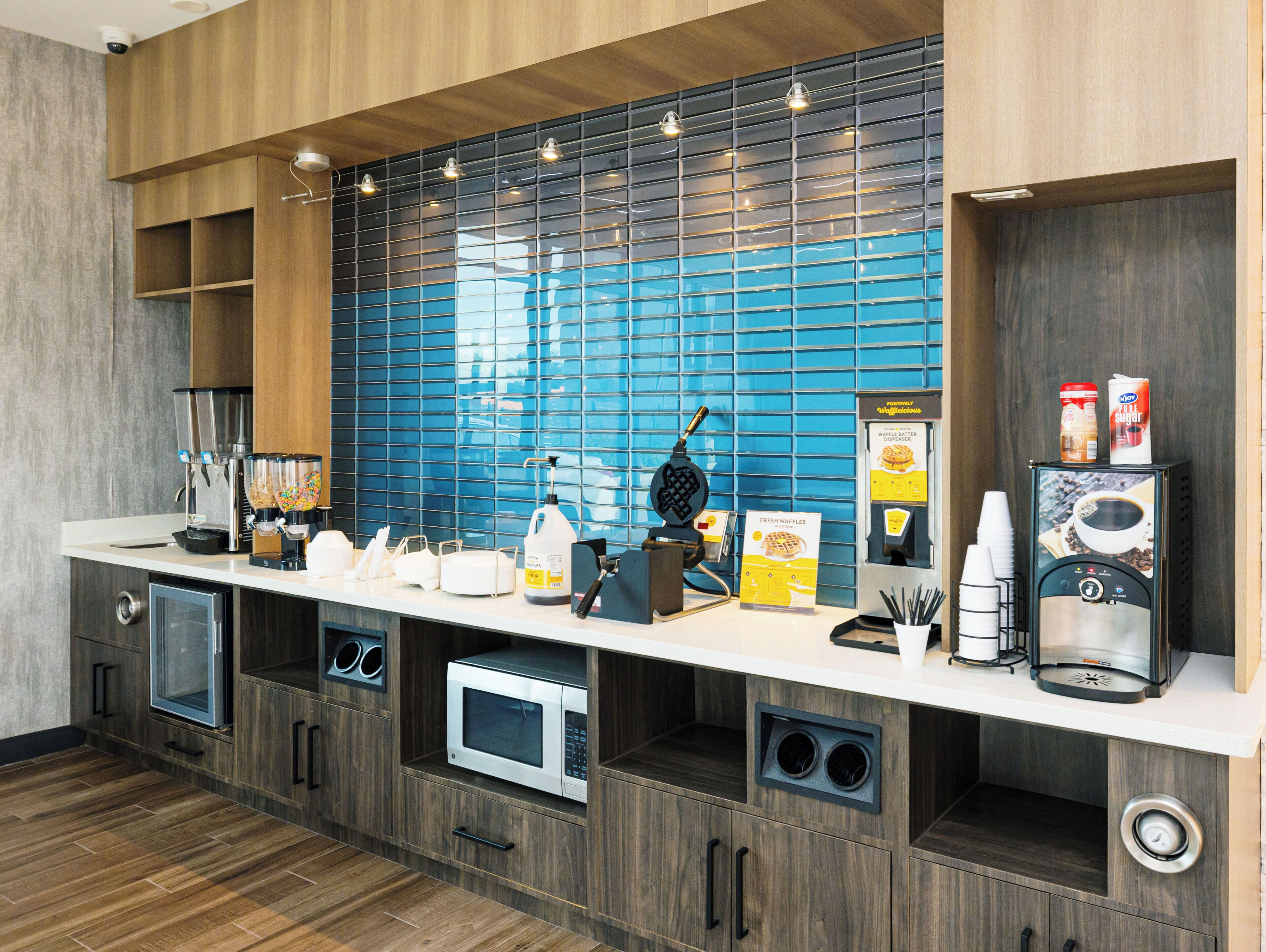 Café da manhã para viagem grátis todos os dias