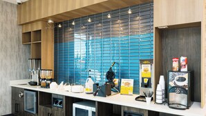 Free daily on-the-go breakfast - Hotel Solara Hobby Airport (Houston)