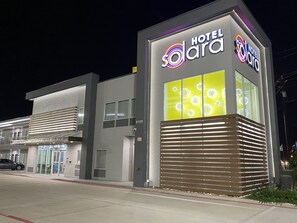 Exterior - Hotel Solara Hobby Airport (Houston)