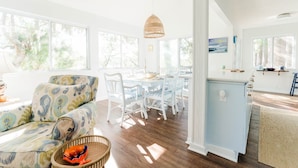 Interior - Splash of Chic - Three Bedroom House, Sleeps 8 (Fripp Island)