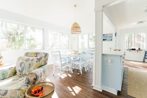 Interior - Splash of Chic - Three Bedroom House, Sleeps 8 (Fripp Island)