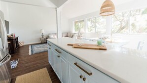 Interior - Splash of Chic - Three Bedroom House, Sleeps 8 (Fripp Island)