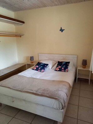 2 chambres, lit parapluie, Wi-Fi gratuit, draps fournis