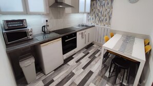 Leilighet – superior, privat bad (Apartment 6) | Eget kjøkken | Høy barnestol