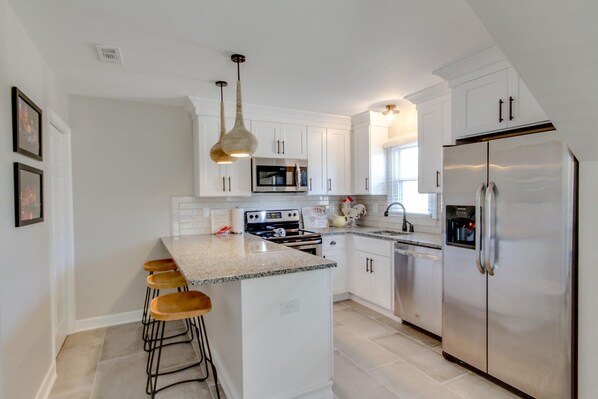 冰箱、微波炉、烤箱、炉灶