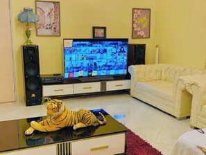 Living area - Amazing and Classic Modern Villa in City Centre (Dar es Salaam)
