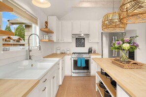 Fridge, microwave, oven, stovetop - Dahlia House of Carnation (Carnation)