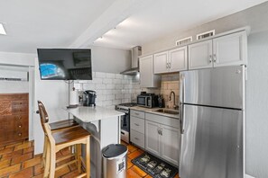 Frigorífic, microones, forn i placa de cuina