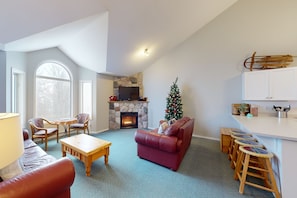 TV, fireplace - Ski-in/Ski-out Condo with Fireplace, Free WiFi & Shared Hot Tub (Big White Mountain)