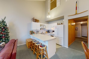 Fridge, microwave, oven, stovetop - Ski-in/Ski-out Condo with Fireplace, Free WiFi & Shared Hot Tub (Big White Mountain)