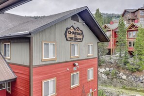 Exterior - Ski-in/Ski-out Condo with Fireplace, Free WiFi & Shared Hot Tub (Big White Mountain)