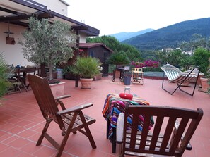 Outdoor dining - Grande camera e bagno con vasca idromassaggio (Comune di Sesto Fiorentino)