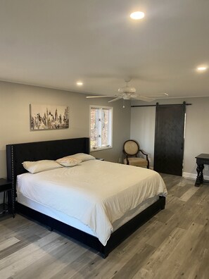 4 habitaciones, caja de seguridad en la habitación y escritorio