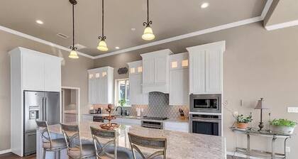 Newly Built Waterfront Lakehouse w/Private Pier