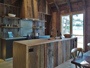 雪櫃、微波爐、焗爐、爐具