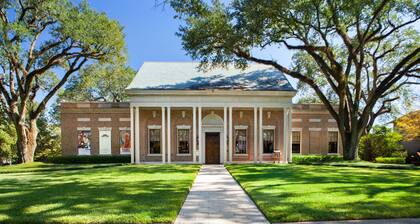 Spacious Laurel Home Near Historic DIstrict