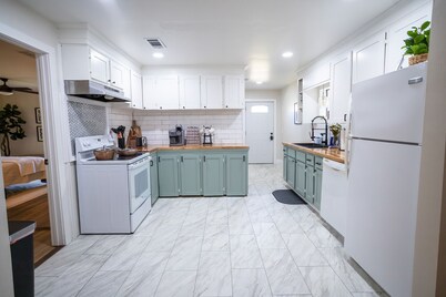 Spacious Laurel Home Near Historic DIstrict