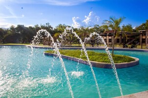 2 piscinas al aire libre