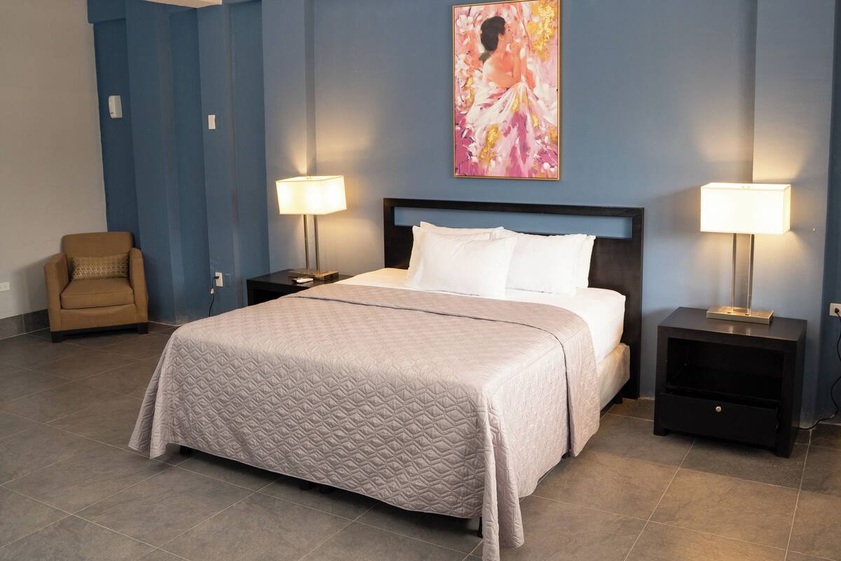 Deluxe Room, Annex Building | Desk, WiFi (free), bed sheets