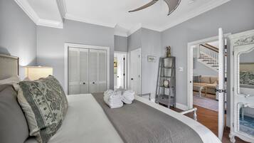 5 quartos, escrivaninha, ferros/tábuas de passar roupa