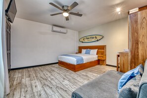 1 bedroom, in-room safe, iron/ironing board, free WiFi