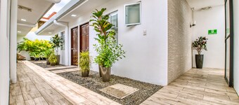 Large New 1bd/1ba Apartment Steps to Beach w/AC