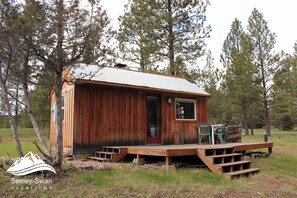 Exterior - Blackfoot River Cabins - Waterfront Retreats that sleep 6 w/ Space for Campers (Greenough)