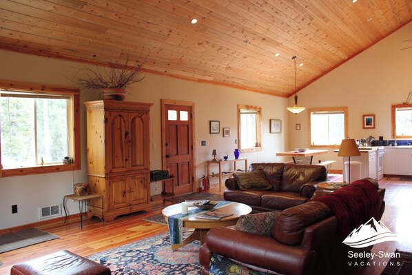 Smart TV, DVD player, books, stereo