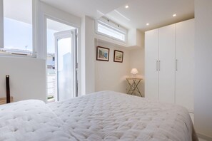 1 slaapkamer, een strijkplank/strijkijzer, wifi, beddengoed