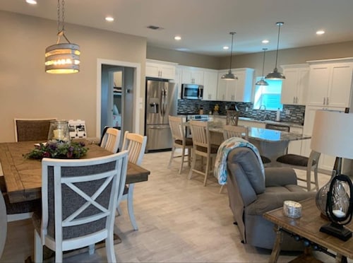 P.O.C TASTEFUL BARNDO- BRING BOAT AND FAMILY!! PERFECT LOCATION!