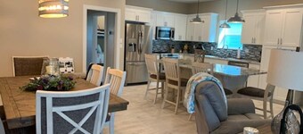 P.O.C TASTEFUL BARNDO- BRING BOAT AND FAMILY!! PERFECT LOCATION!