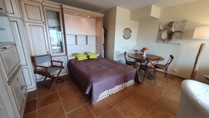 1 bedroom, iron/ironing board, travel cot, free WiFi